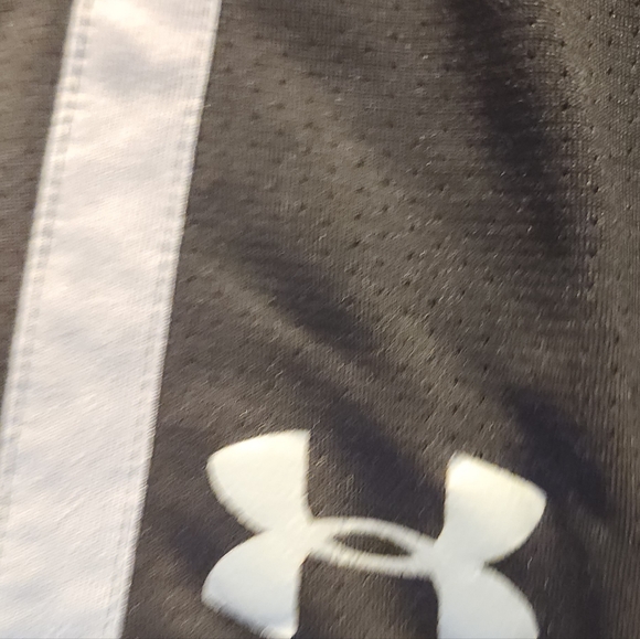 Medium Mens Under armour Shorts - Picture 3 of 4